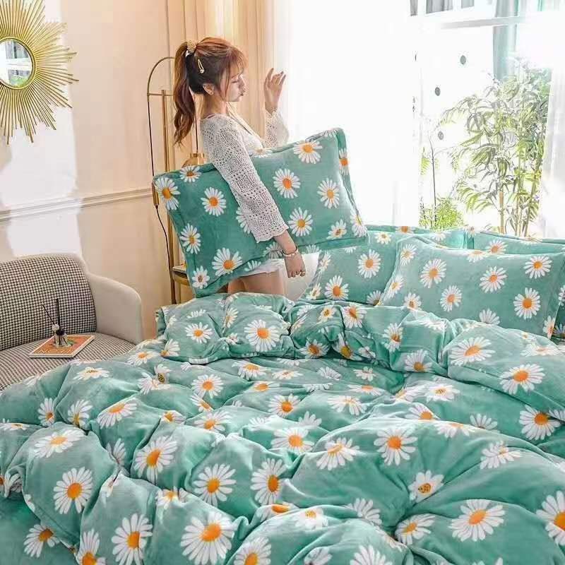 Milk velvet duvet set