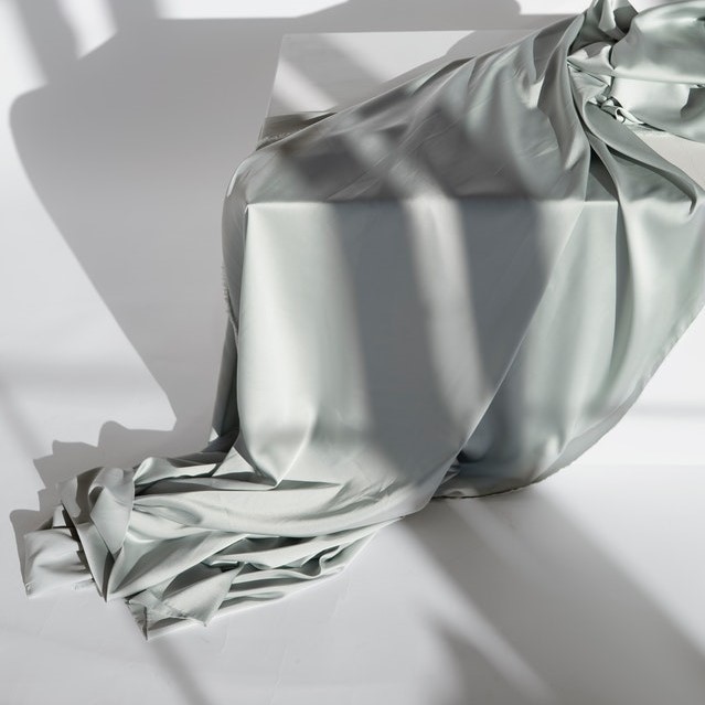 如何洗絲綢枕套，使它們持續(xù)一生